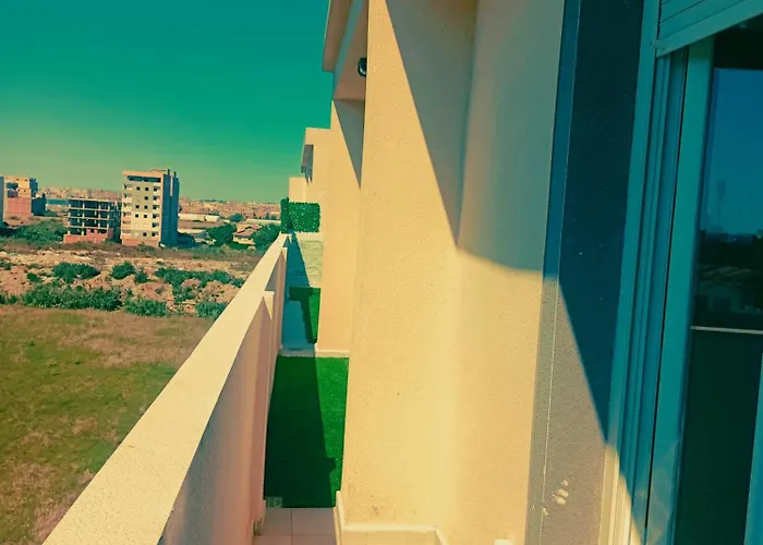 Large Apartment, Sea View, Jacuzzi & Family Games